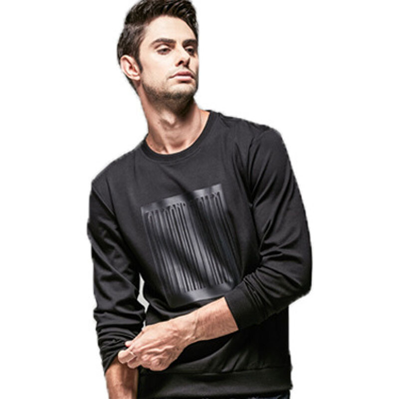 秋日型動首選 解讀黑色M碼男士速干衛(wèi)衣的穿搭魅力